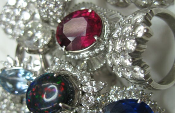 国東市で、生前整理・不用品の高価買取り専門店、大分チケットは、価値あるお品をすべてお買取りします。